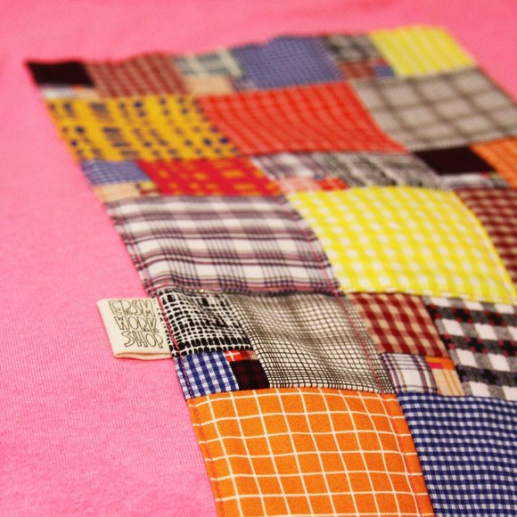 LAST CHANCE❗️- UNIQUE MODERN QUILTED T-SHIRT! Pink/Multi/Grid - Picture 6 of 6